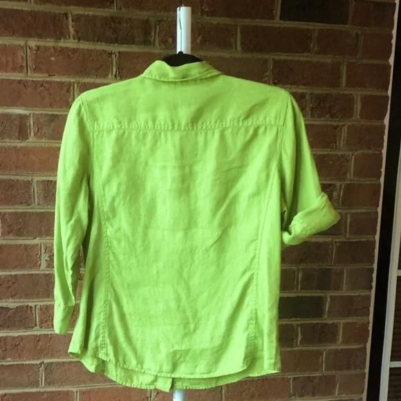 Talbots Linen 3/4 sleeve, sleeve buttons up, pocket on left chest. - Picture 5 of 5